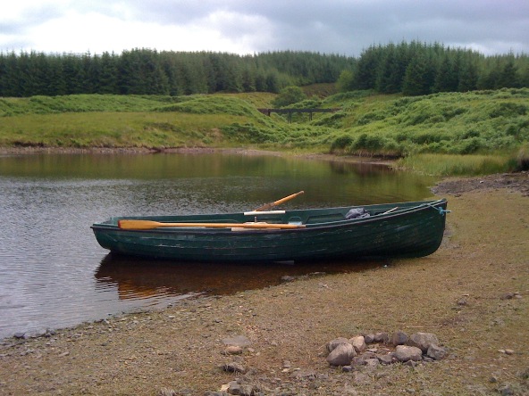 This photo sums up Glengavel for me - peace, a light ripple & free rising yellow bellied Brownies that hammer your fliys.